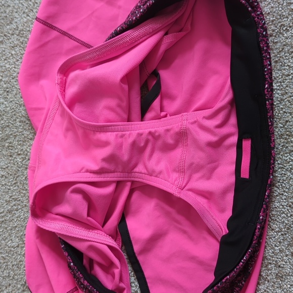 Lululemon size 8 hot pink shorts with black trim - Picture 7 of 8